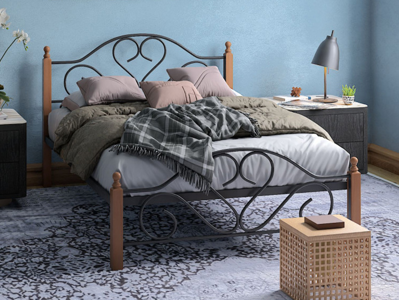 Кровать с подушками и одеялами